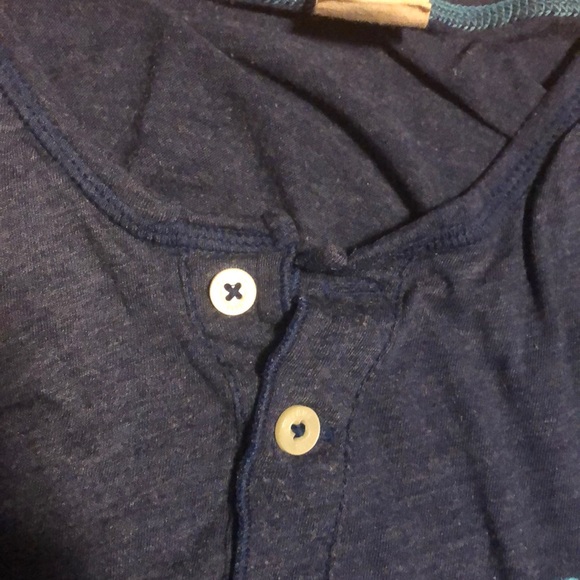 Women’s HOLLISTER quarter button up shirt. Large - Picture 4 of 4